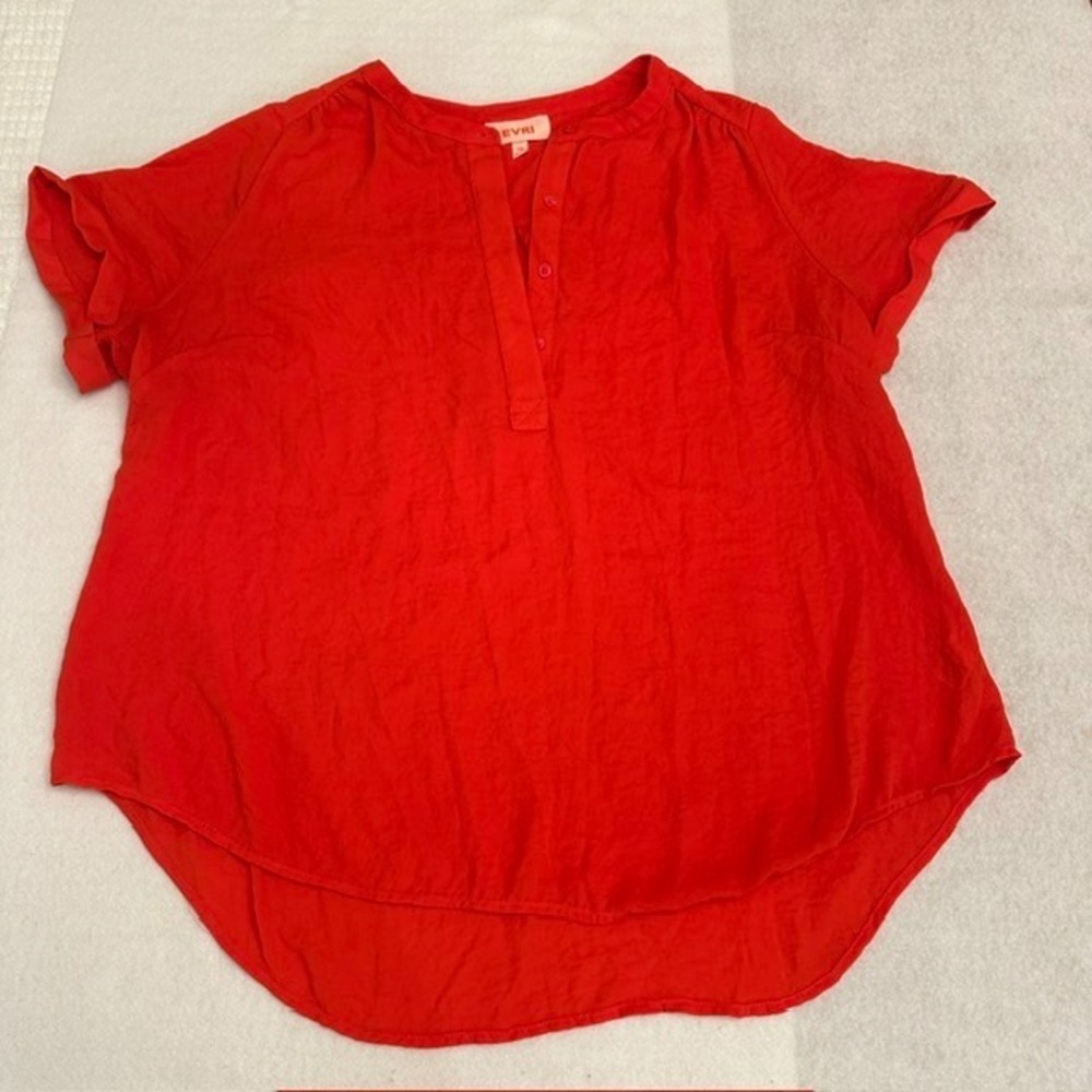 EVRI Red Henley Short Sleeve Blouse Womens Size 1X High Low Hem Lighweight Plus